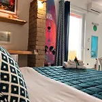 Sunday Estate Exclusive Affittacamere 3*