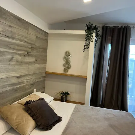 Sunday Estate Exclusive 폼페이